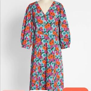 Flowered midi dress with balloon sleeves